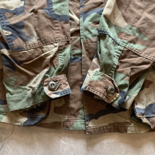 画像5: 【L】ウッドランドカモ コンバットジャケット 迷彩■ビンテージ オールド アメリカ古着 ミリタリー サバゲー 米軍実物 90s ワッペン付き (5)