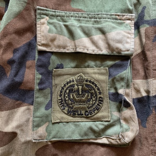 画像3: 【L】ウッドランドカモ コンバットジャケット 迷彩■ビンテージ オールド アメリカ古着 ミリタリー サバゲー 米軍実物 90s ワッペン付き (3)