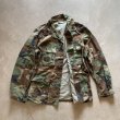 画像8: 【L】ウッドランドカモ コンバットジャケット 迷彩■ビンテージ オールド アメリカ古着 ミリタリー サバゲー 米軍実物 90s ワッペン付き (8)