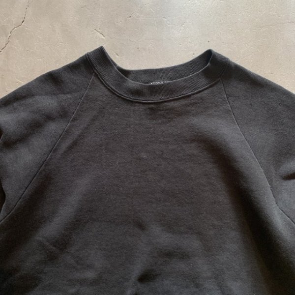 画像2: 【M/L】80s-90s USA製 Fruit of the Loom ラグランスウェット ブラック 黒無地■ビンテージ オールド アメリカ古着 トレーナー フルーツ (2)